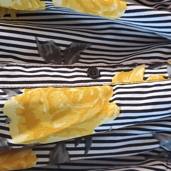 Cute Summer Striped Floral Romper - Picture 3 of 4